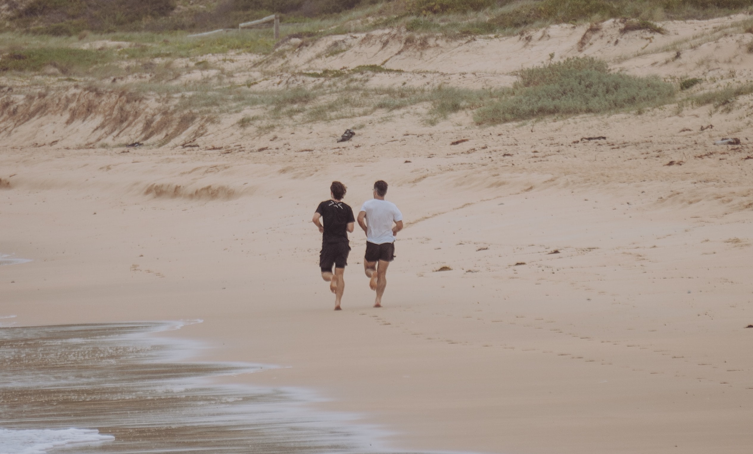 motivational maps, futó srácok tengerparton